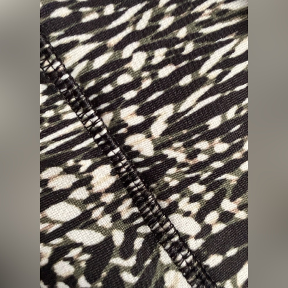 Old Navy Black and White Patterned Leggings - Picture 2 of 5